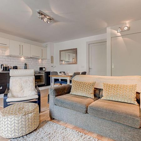 Apartment Cosmiques - Alpes Travel - Central Chamonix - Sleeps 4 Buitenkant foto