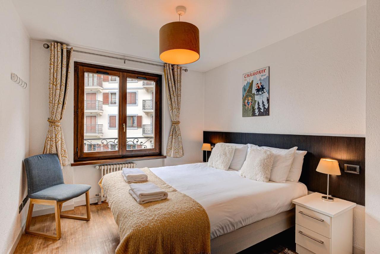 Apartment Cosmiques - Alpes Travel - Central Chamonix - Sleeps 4 Buitenkant foto