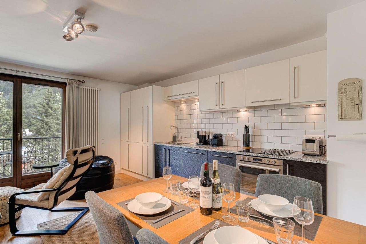 Apartment Cosmiques - Alpes Travel - Central Chamonix - Sleeps 4 Buitenkant foto