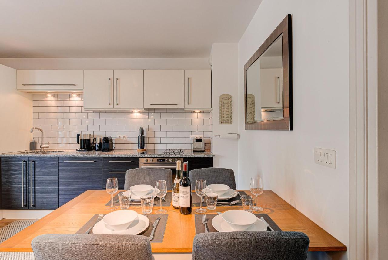 Apartment Cosmiques - Alpes Travel - Central Chamonix - Sleeps 4 Buitenkant foto