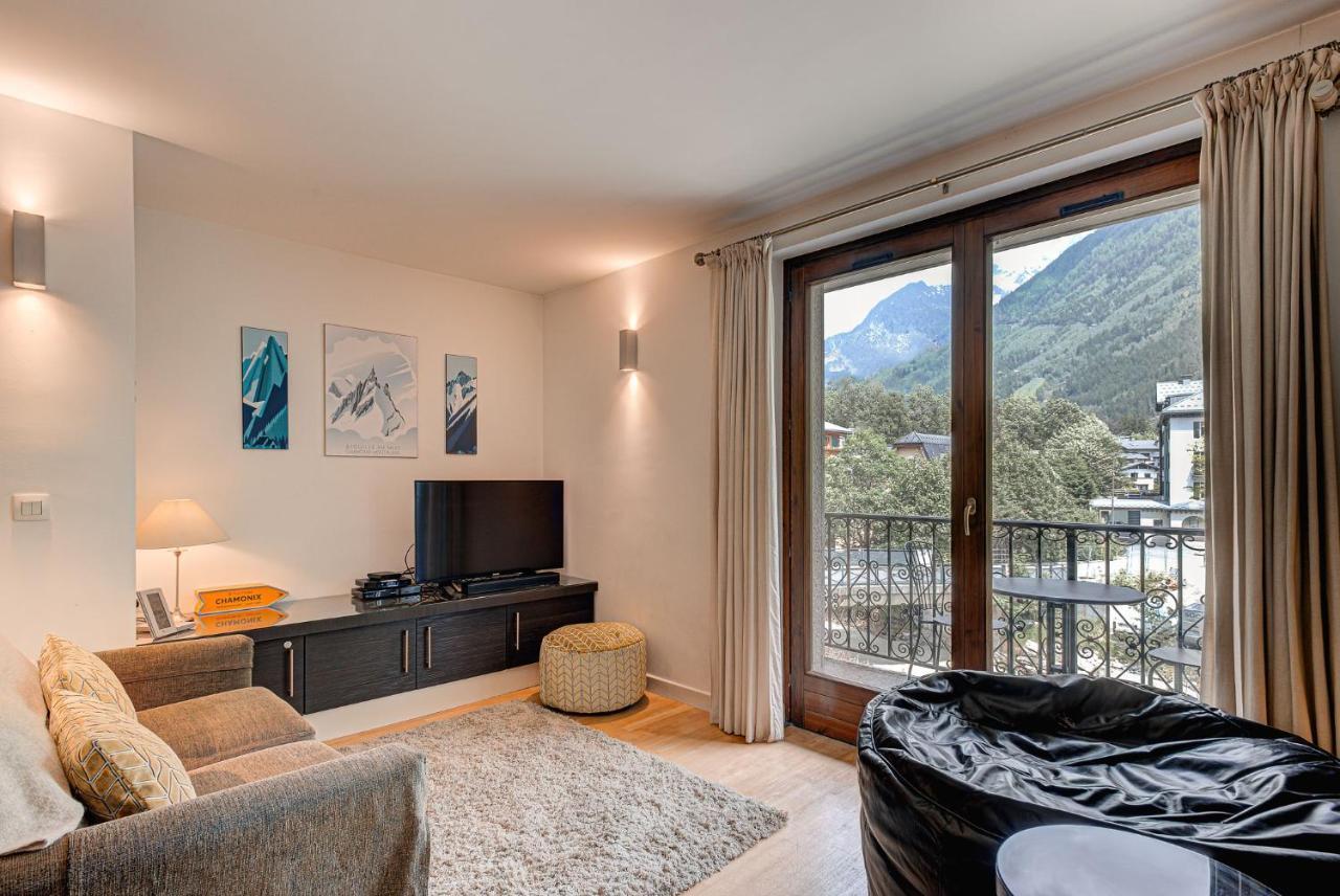 Apartment Cosmiques - Alpes Travel - Central Chamonix - Sleeps 4 Buitenkant foto