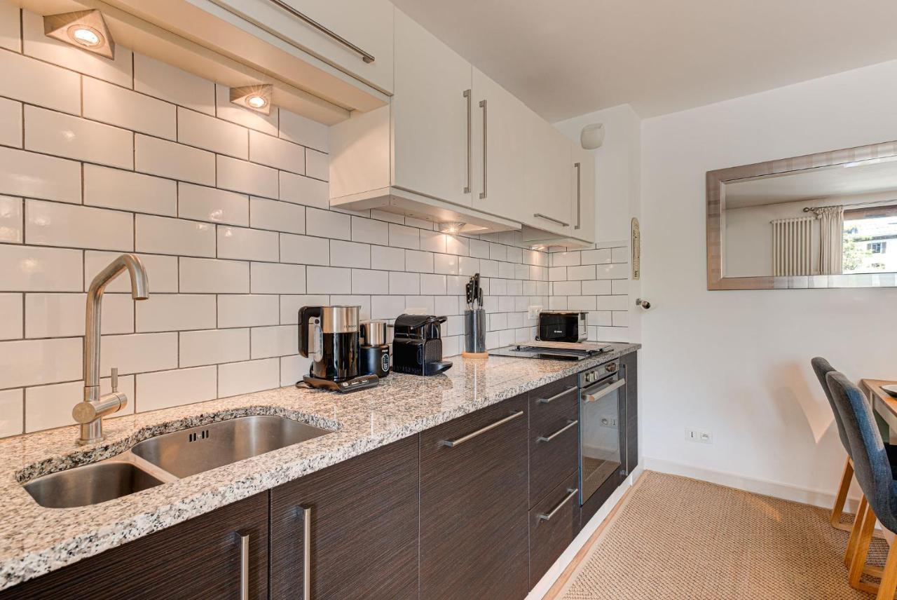 Apartment Cosmiques - Alpes Travel - Central Chamonix - Sleeps 4 Buitenkant foto