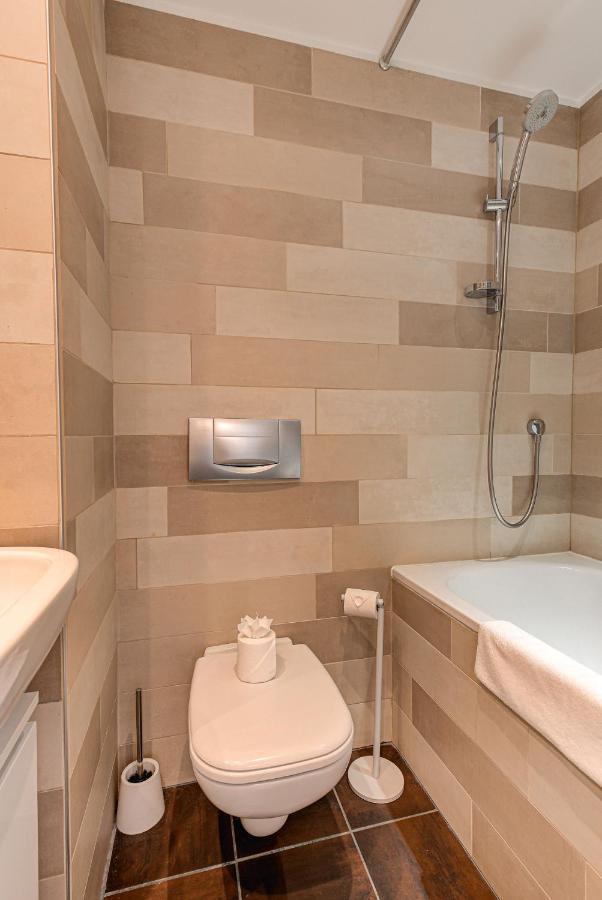Apartment Cosmiques - Alpes Travel - Central Chamonix - Sleeps 4 Buitenkant foto