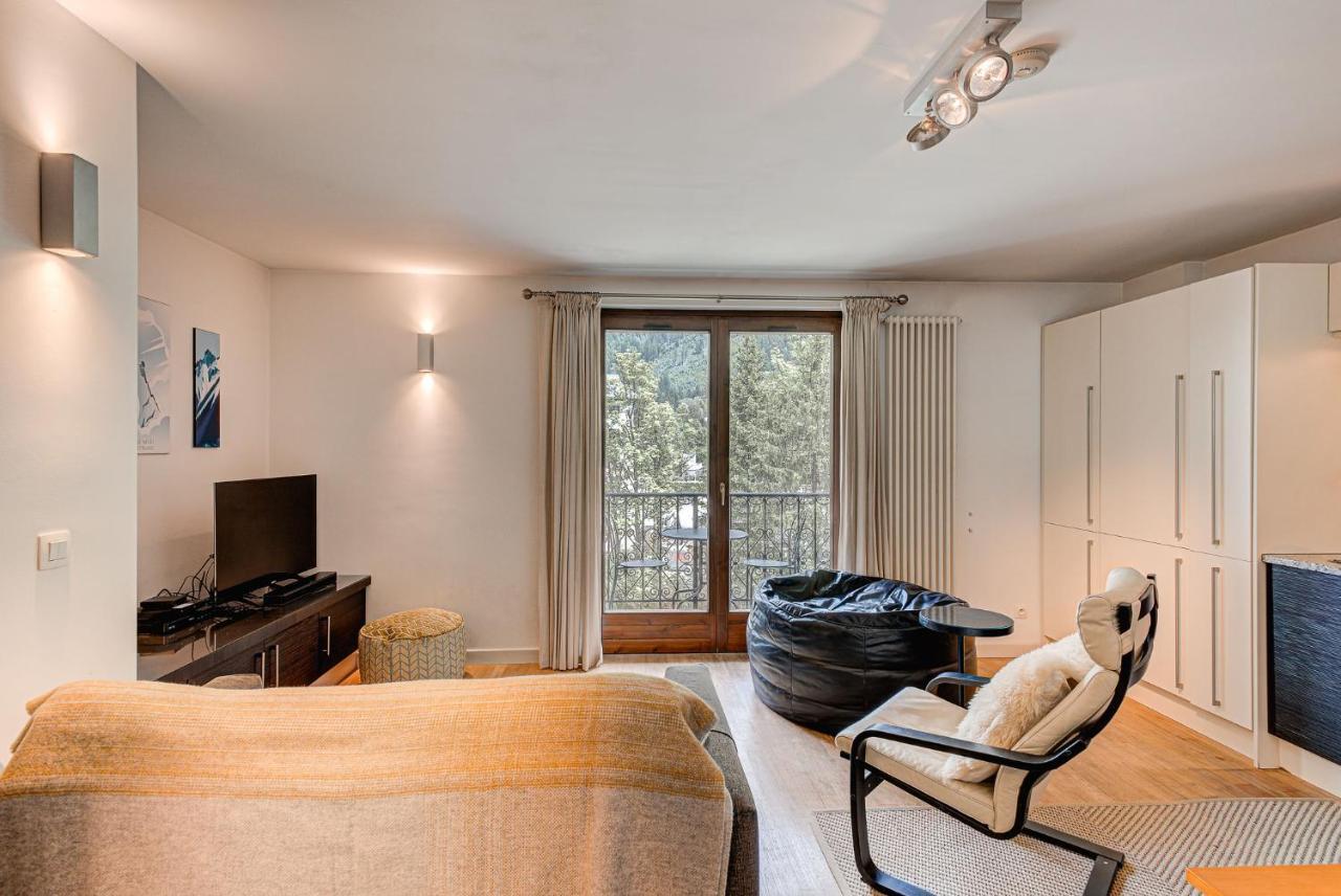 Apartment Cosmiques - Alpes Travel - Central Chamonix - Sleeps 4 Buitenkant foto