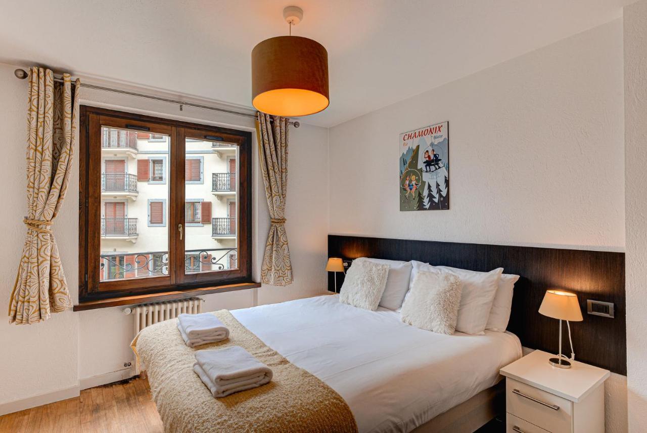 Apartment Cosmiques - Alpes Travel - Central Chamonix - Sleeps 4 Buitenkant foto