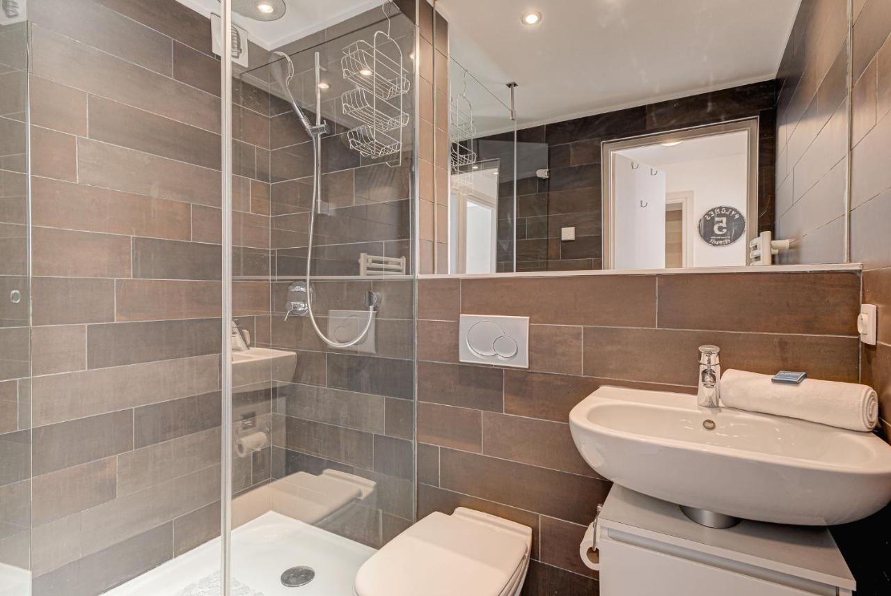 Apartment Cosmiques - Alpes Travel - Central Chamonix - Sleeps 4 Buitenkant foto