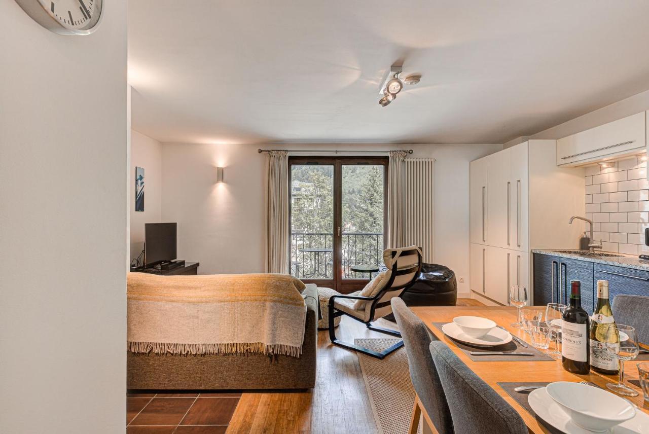 Apartment Cosmiques - Alpes Travel - Central Chamonix - Sleeps 4 Buitenkant foto