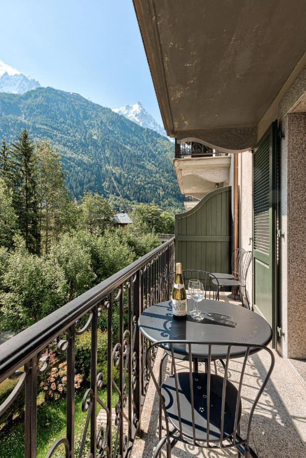 Apartment Cosmiques - Alpes Travel - Central Chamonix - Sleeps 4 Buitenkant foto