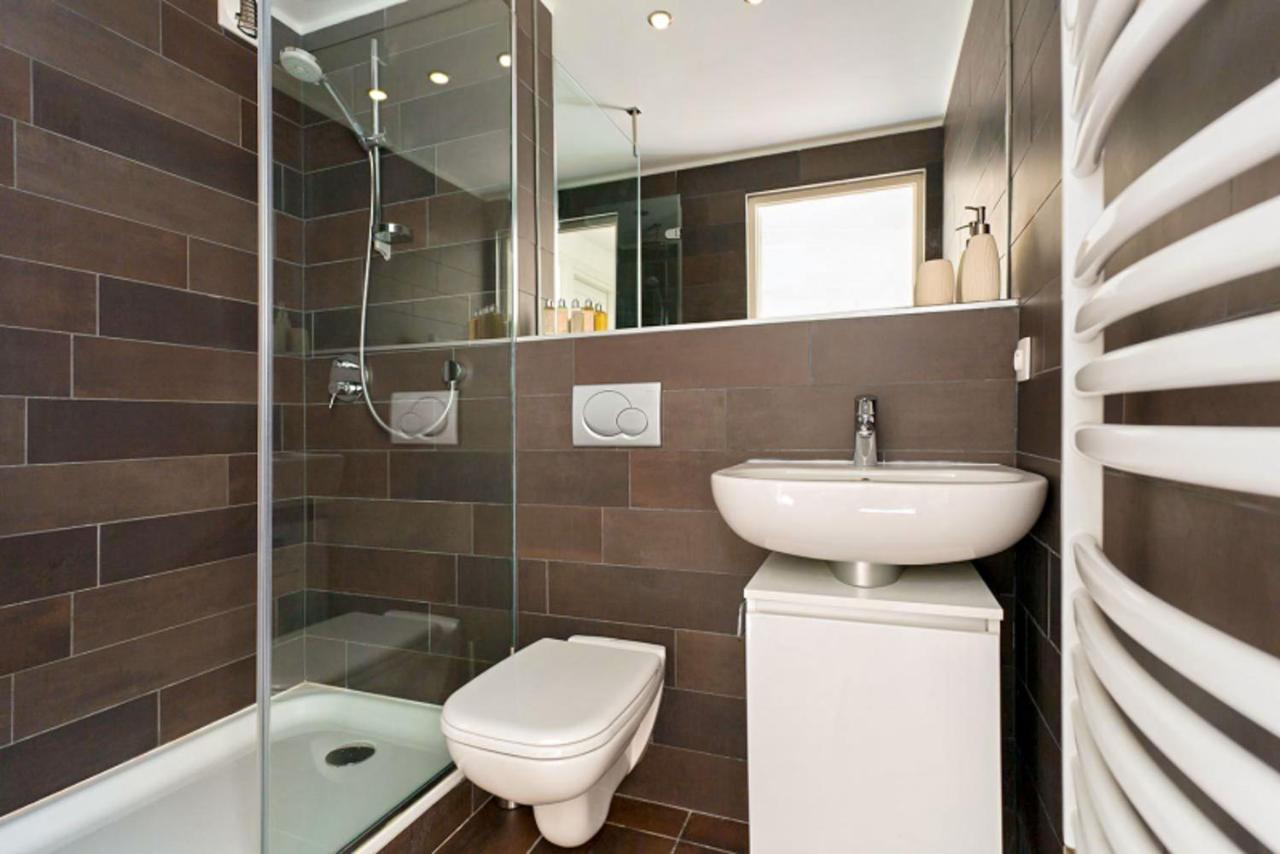 Apartment Cosmiques - Alpes Travel - Central Chamonix - Sleeps 4 Buitenkant foto