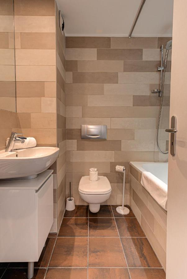 Apartment Cosmiques - Alpes Travel - Central Chamonix - Sleeps 4 Buitenkant foto