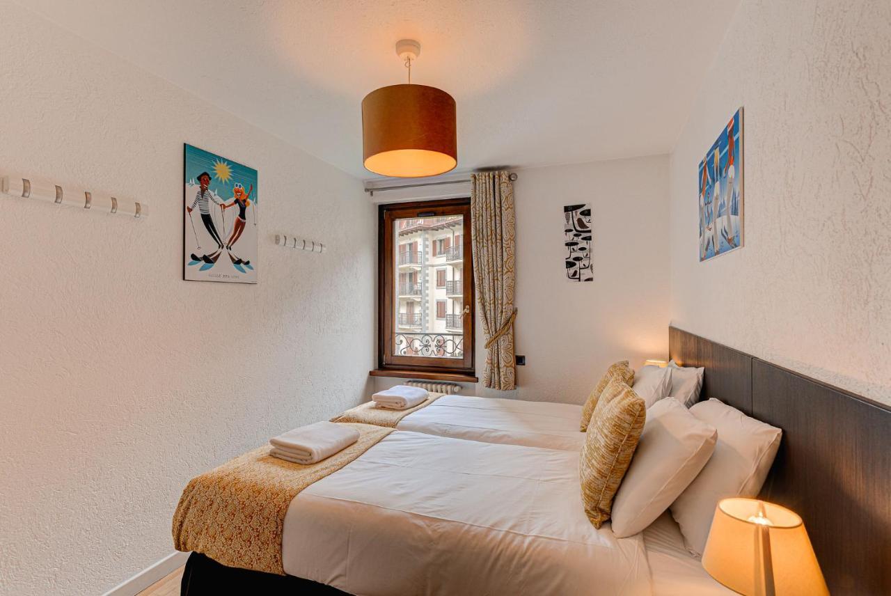 Apartment Cosmiques - Alpes Travel - Central Chamonix - Sleeps 4 Buitenkant foto