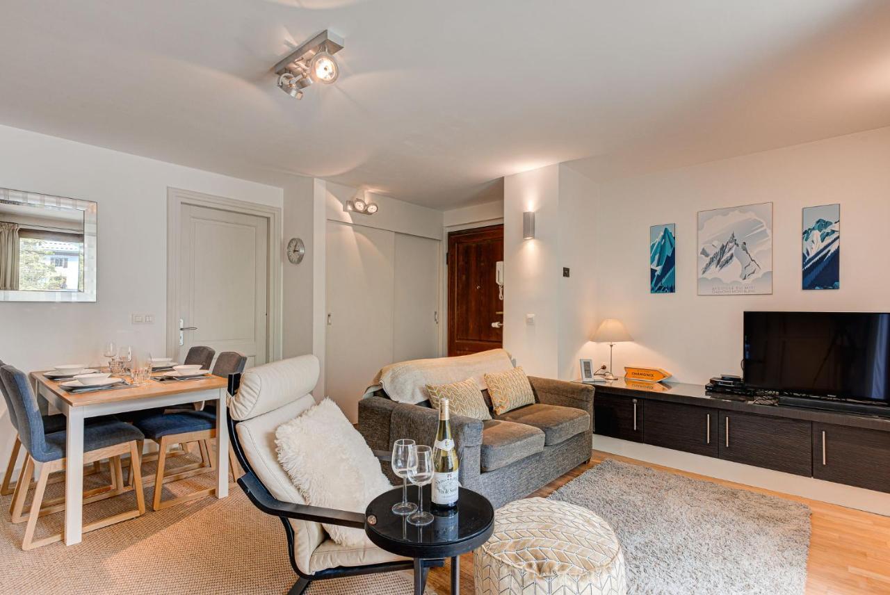 Apartment Cosmiques - Alpes Travel - Central Chamonix - Sleeps 4 Buitenkant foto